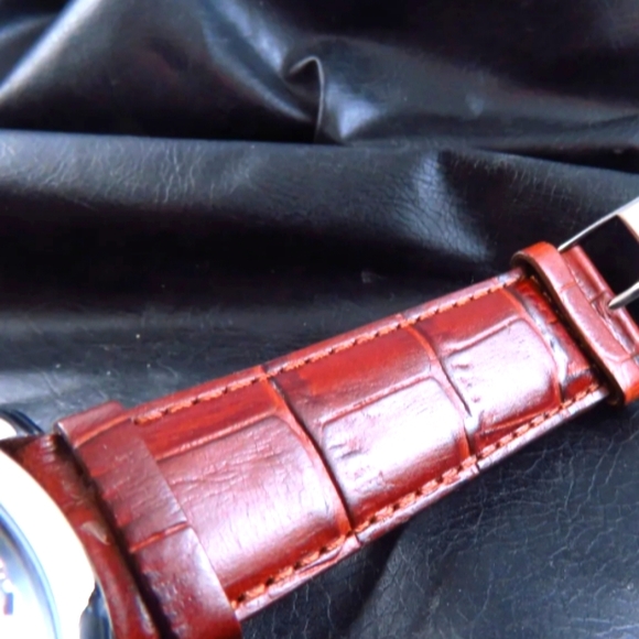 GENUINE NEW SWISS MADE LANVIN BIG  CHRONOGRAPH QUARTZ MEN WATCH - Picture 5 of 5